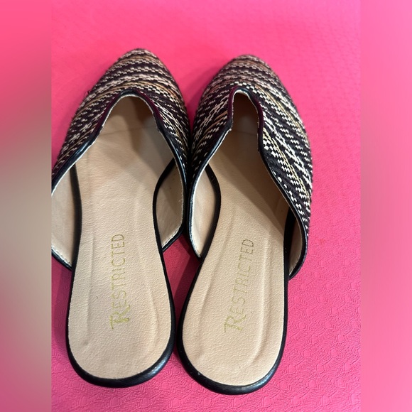 RESTRICTED MULES - Picture 5 of 8